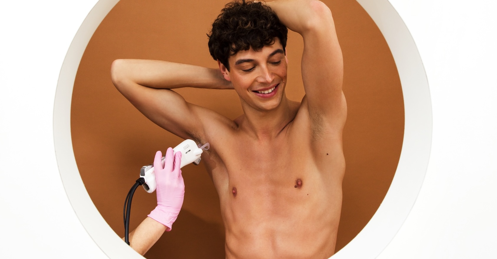 L’épilation laser pour homme, une solution définitive pour le dos, le torse, la barbe et bien plus. Des résultats visibles et durables.